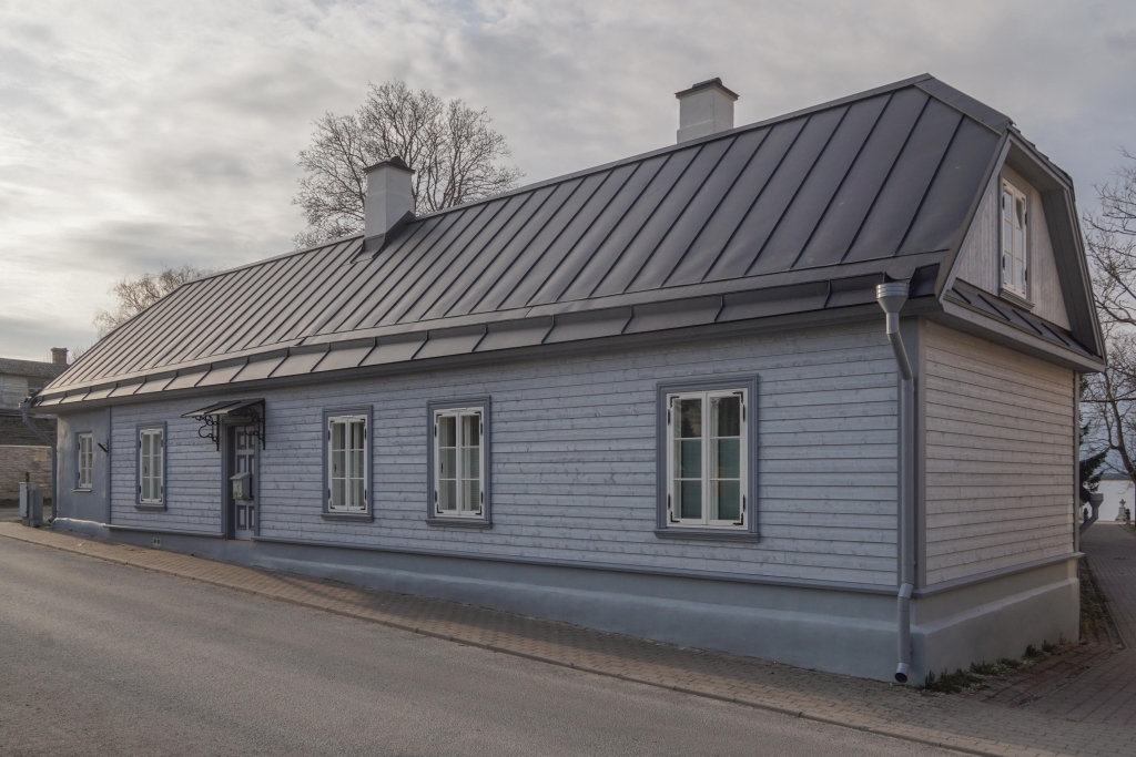 Restaureeritud elamu ja aken