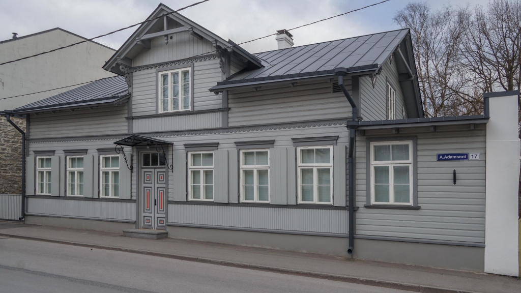 Restaureeritud puitelamu