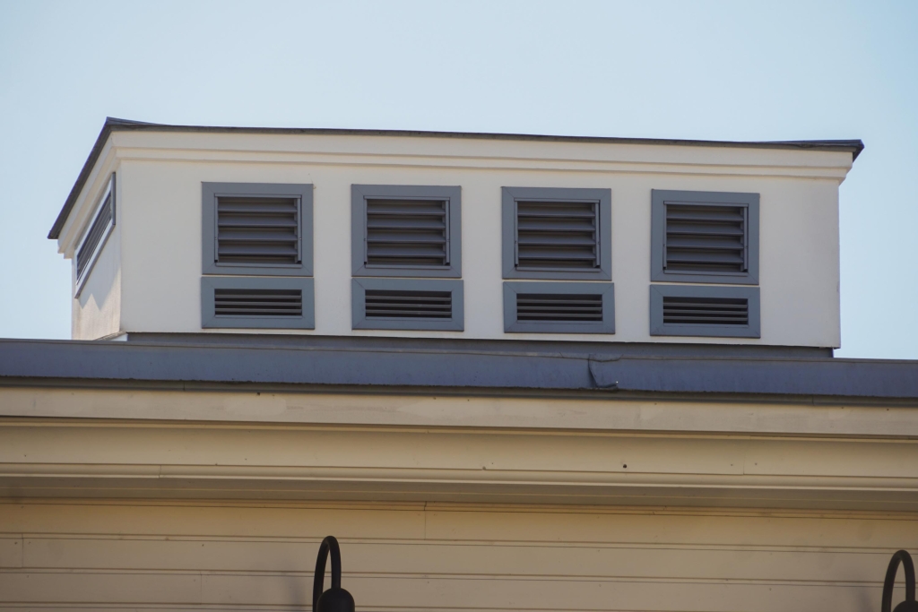 Ventilatsioonikorsten katusel